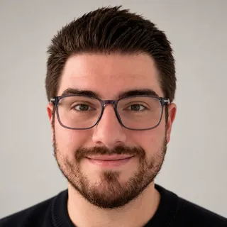 Portrait de Léo, ingénieur logiciel / business analyst chez Pit.